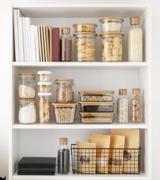 food-containers-shelves-arrangement